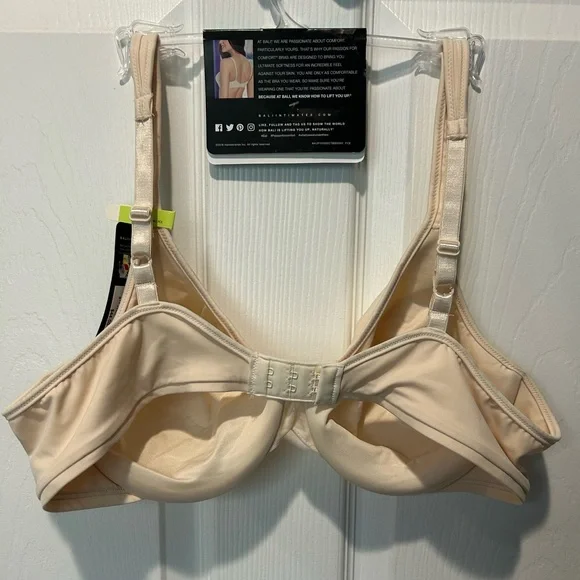 Bali NWT Cream Silky Smoothing Underwire Bra Size 40B - Picture 2 of 7